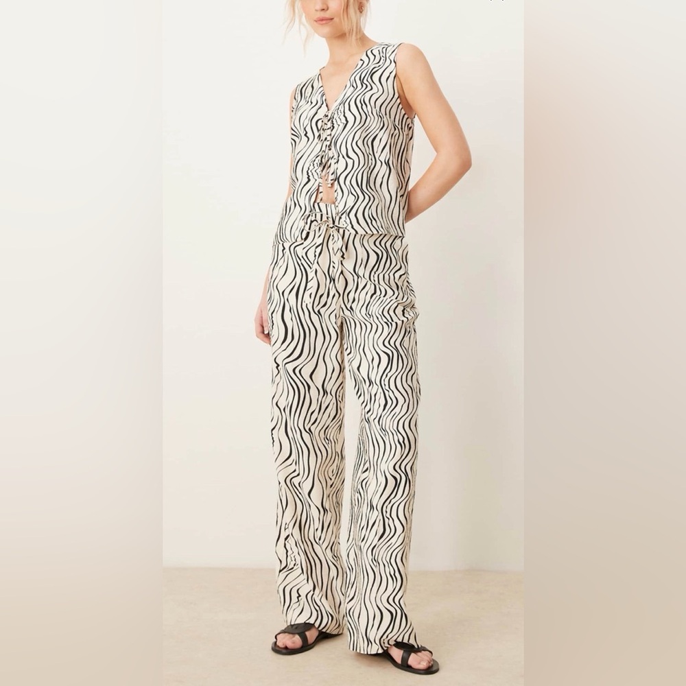 Tailored straight leg zebra squiggly print linen look set